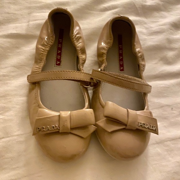 Prada Girls beige patent leather flats 29 - Picture 1 of 4